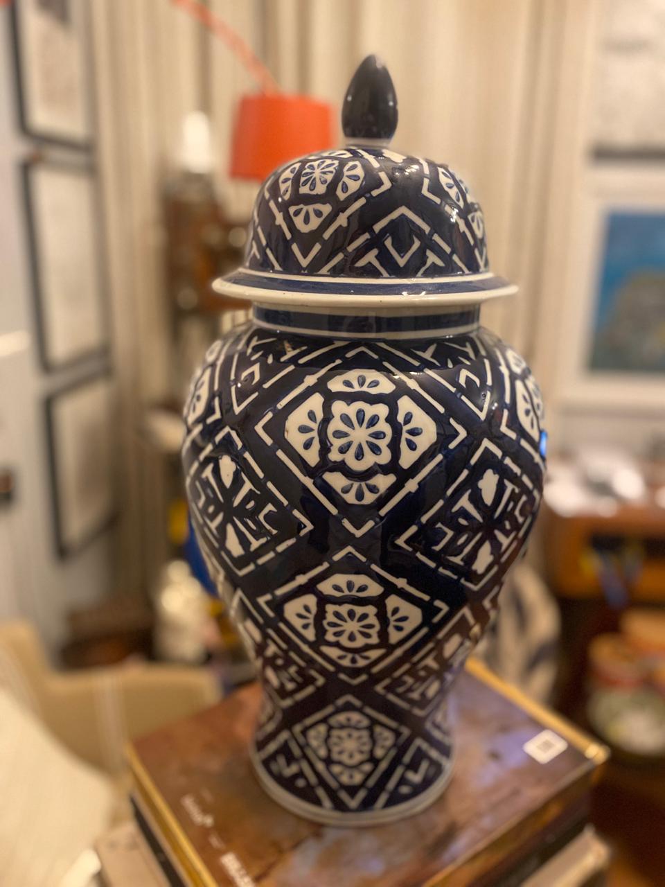 Potiche Grande com Tampa Porcelana Branca e Azul